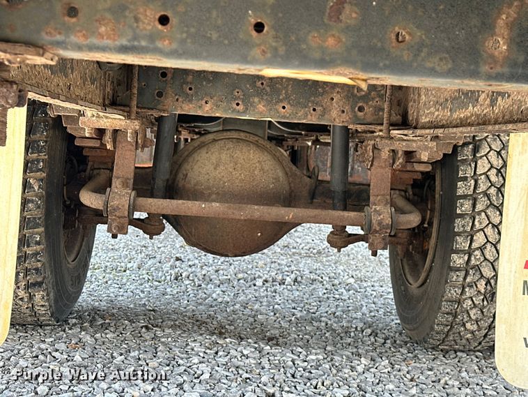 image for item NR9979 2005 Isuzu FTR box truck