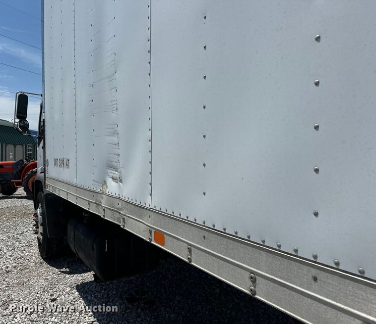 image for item NR9979 2005 Isuzu FTR box truck