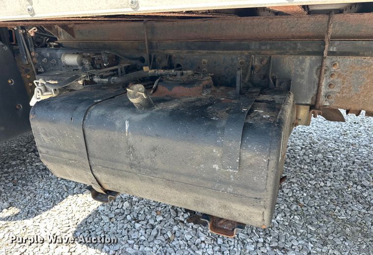 image for item NR9979 2005 Isuzu FTR box truck