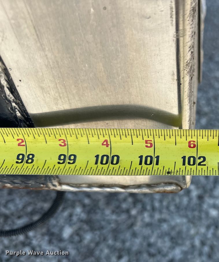 image for item NR9979 2005 Isuzu FTR box truck