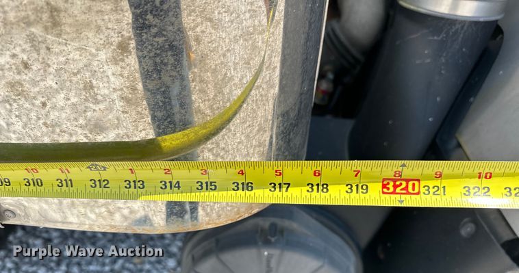 image for item NR9979 2005 Isuzu FTR box truck