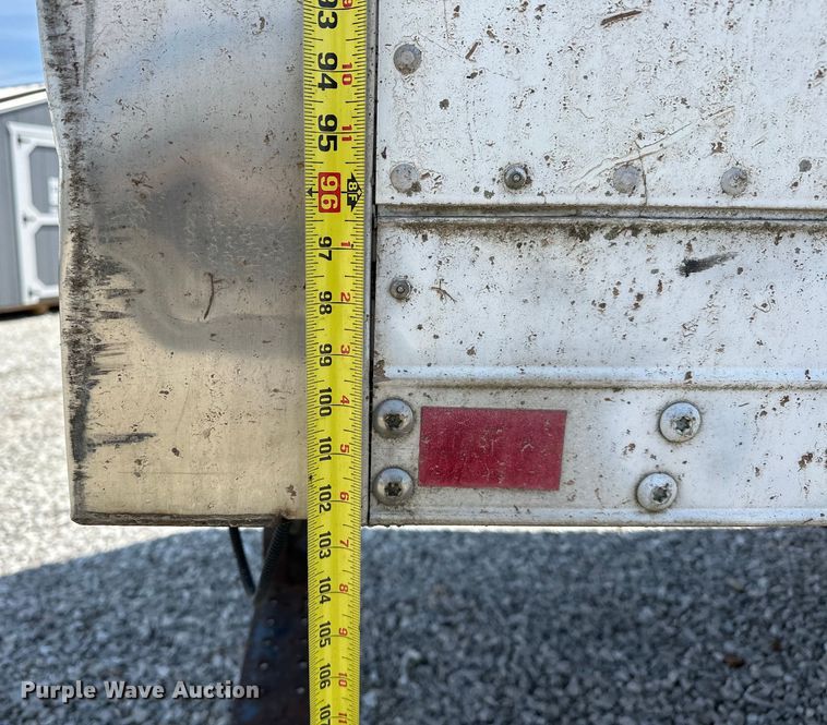 image for item NR9979 2005 Isuzu FTR box truck