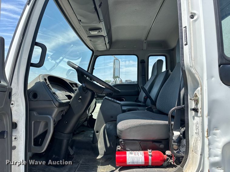 image for item NR9979 2005 Isuzu FTR box truck