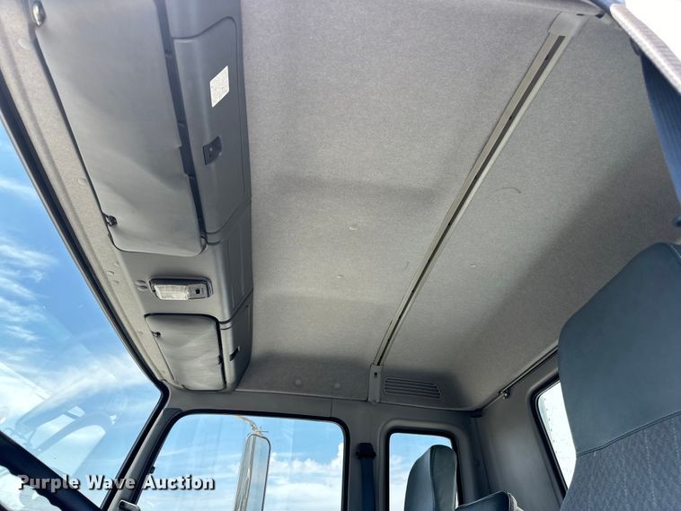 image for item NR9979 2005 Isuzu FTR box truck