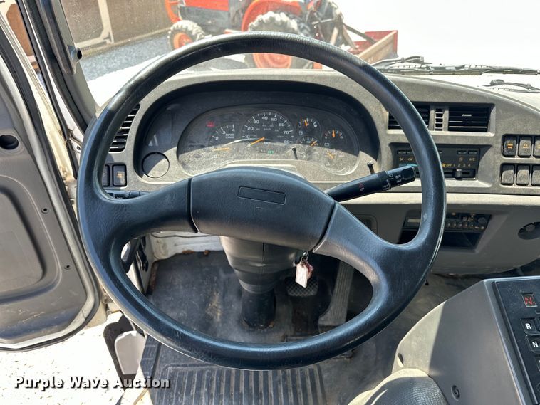 image for item NR9979 2005 Isuzu FTR box truck