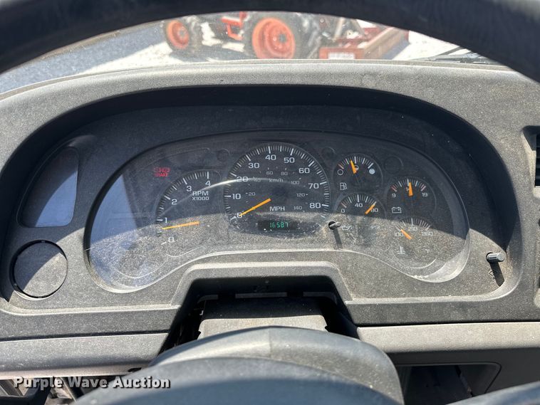 image for item NR9979 2005 Isuzu FTR box truck