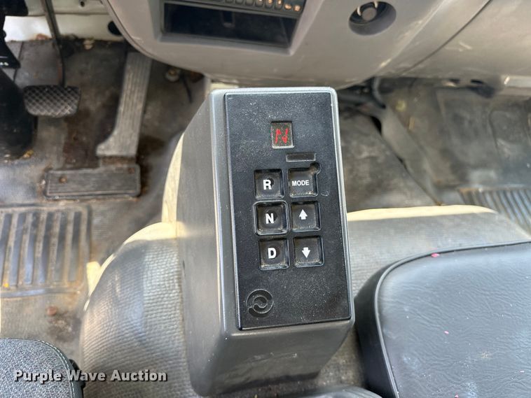 image for item NR9979 2005 Isuzu FTR box truck