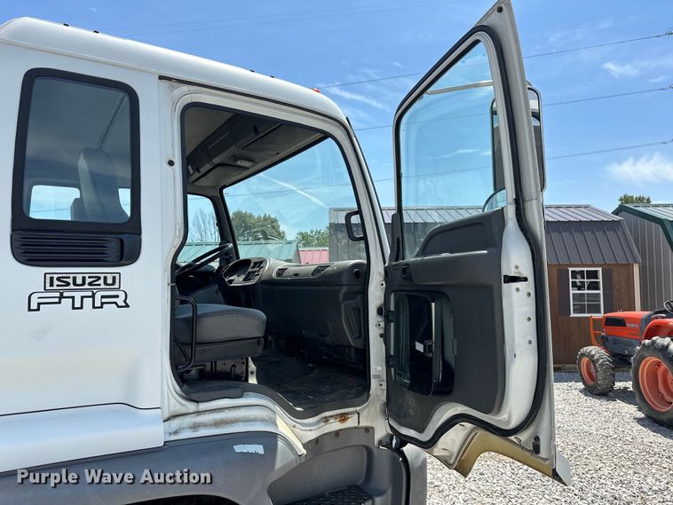 image for item NR9979 2005 Isuzu FTR box truck