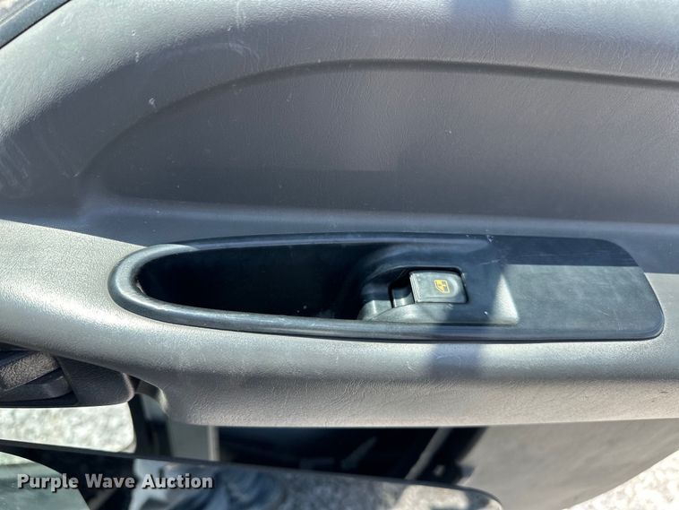 image for item NR9979 2005 Isuzu FTR box truck