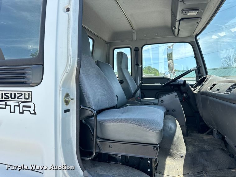 image for item NR9979 2005 Isuzu FTR box truck