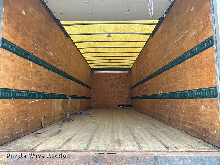 image for item NR9979 2005 Isuzu FTR box truck