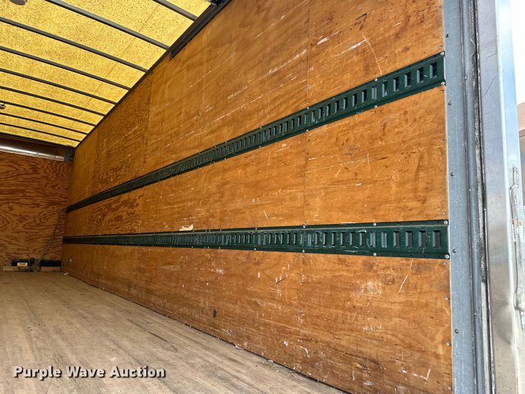 image for item NR9979 2005 Isuzu FTR box truck