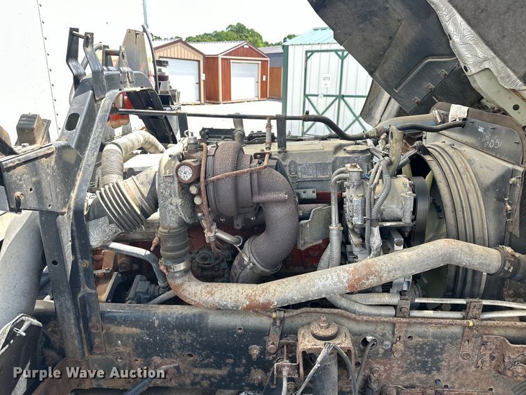 image for item NR9979 2005 Isuzu FTR box truck