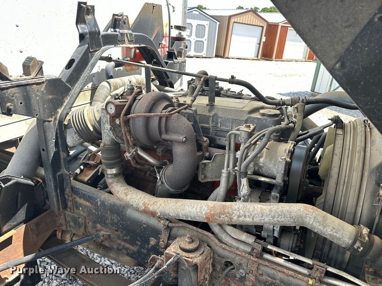 image for item NR9979 2005 Isuzu FTR box truck