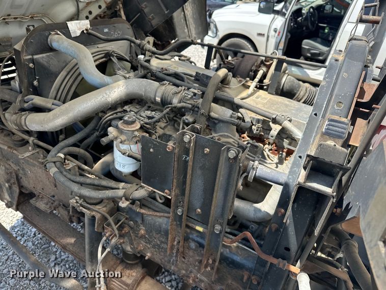 image for item NR9979 2005 Isuzu FTR box truck