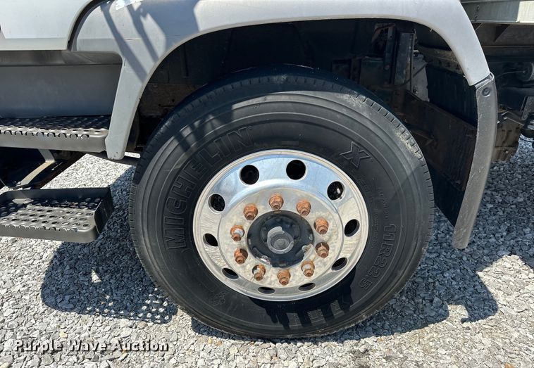 image for item NR9979 2005 Isuzu FTR box truck