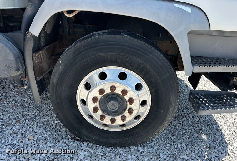 image for item NR9979 2005 Isuzu FTR box truck