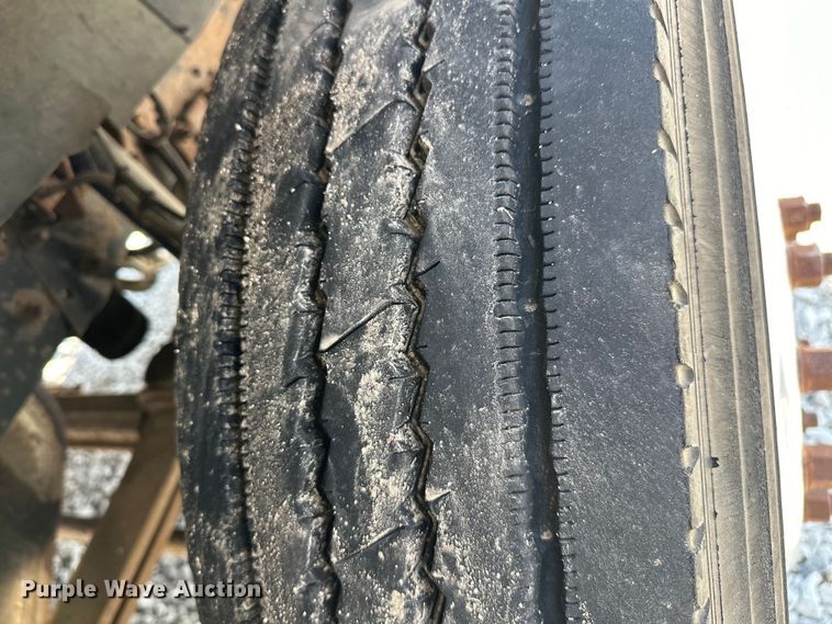 image for item NR9979 2005 Isuzu FTR box truck