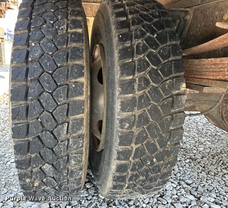 image for item NR9979 2005 Isuzu FTR box truck