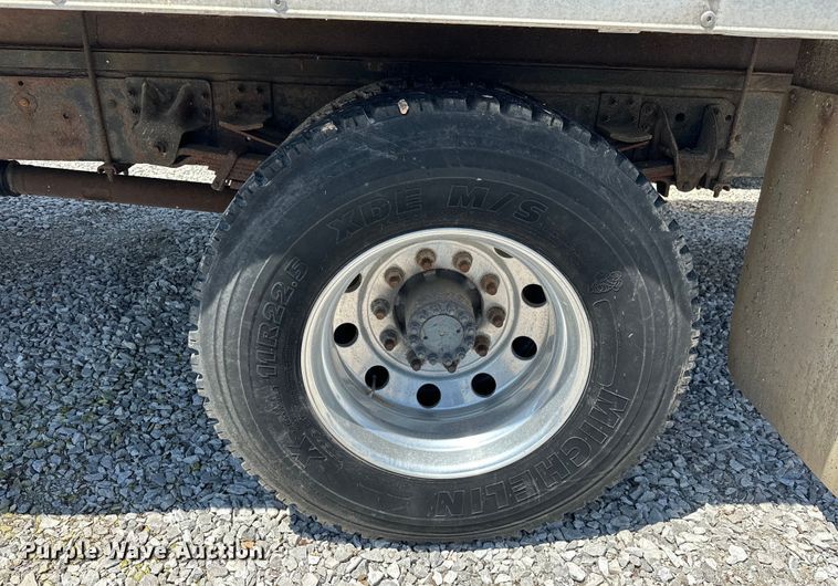 image for item NR9979 2005 Isuzu FTR box truck