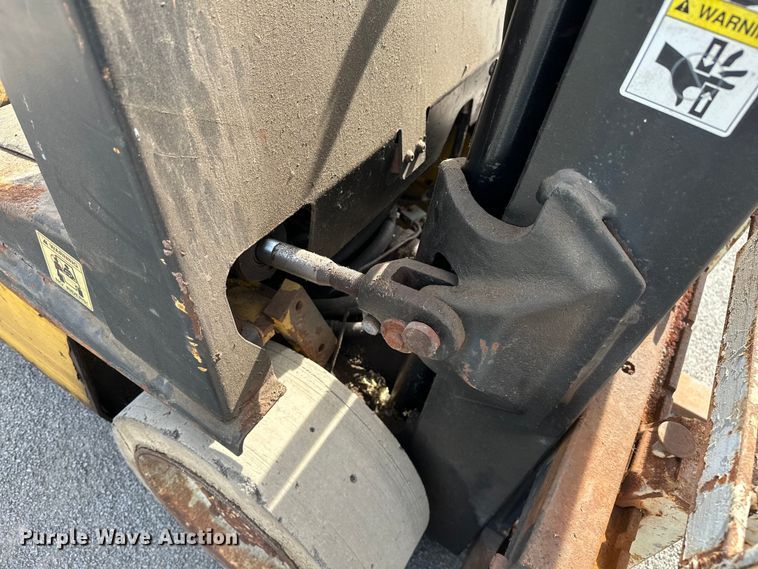 image for item NR9985 1997 Yale GLC035AFNUAE082 forklift