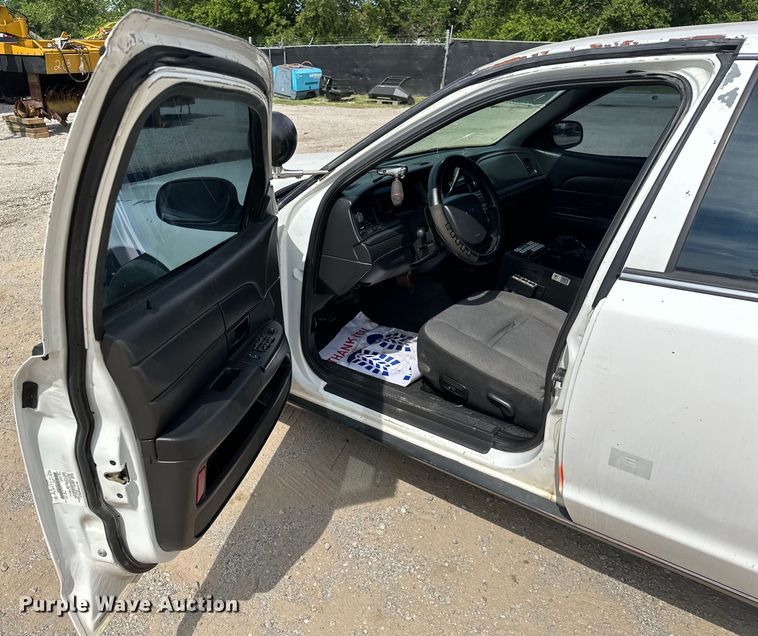 image for item NR9989 2008 Ford Crown Victoria  