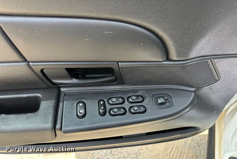 image for item NR9989 2008 Ford Crown Victoria  