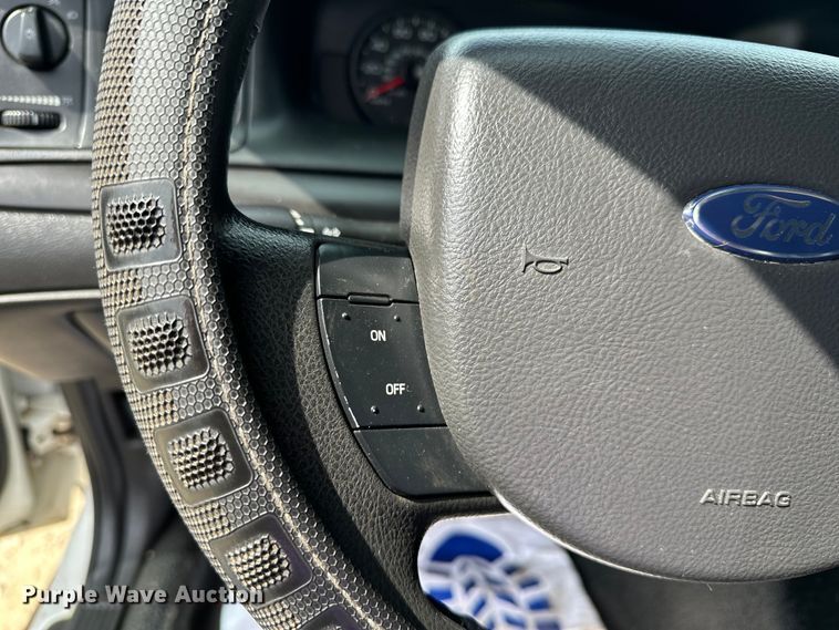 image for item NR9989 2008 Ford Crown Victoria  