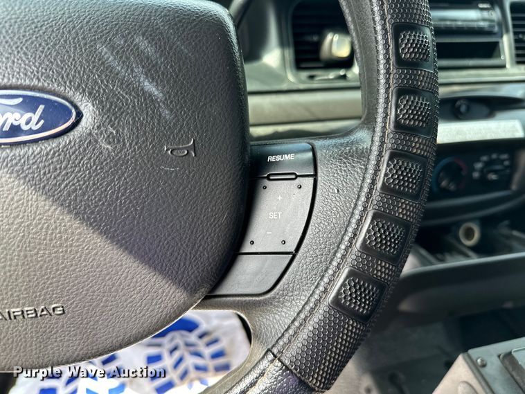 image for item NR9989 2008 Ford Crown Victoria  