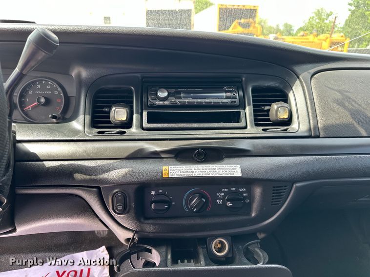 image for item NR9989 2008 Ford Crown Victoria  