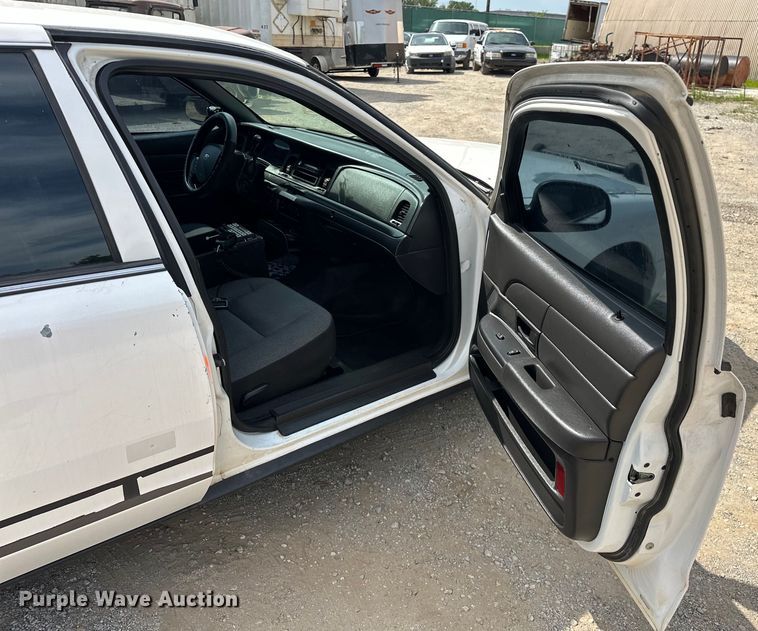 image for item NR9989 2008 Ford Crown Victoria  