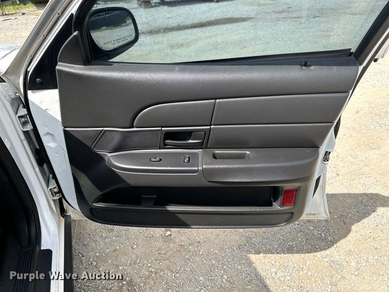 image for item NR9989 2008 Ford Crown Victoria  