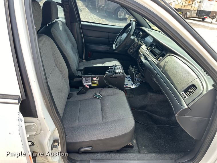 image for item NR9989 2008 Ford Crown Victoria  