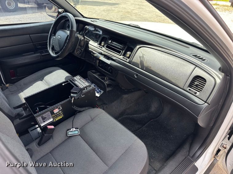 image for item NR9989 2008 Ford Crown Victoria  