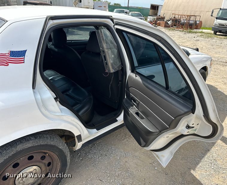 image for item NR9989 2008 Ford Crown Victoria  