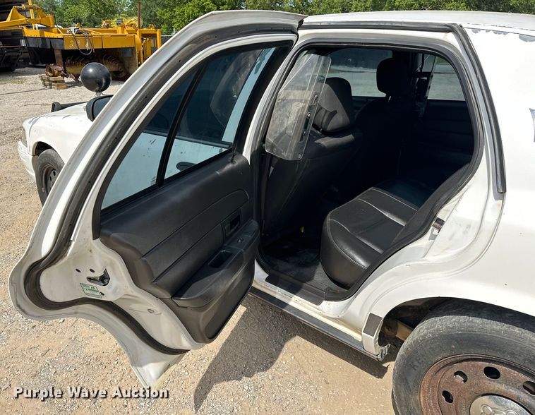 image for item NR9989 2008 Ford Crown Victoria  