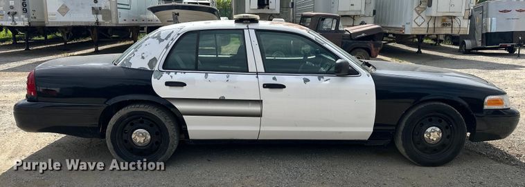 image for item NR9990 2007 Ford Crown Victoria  