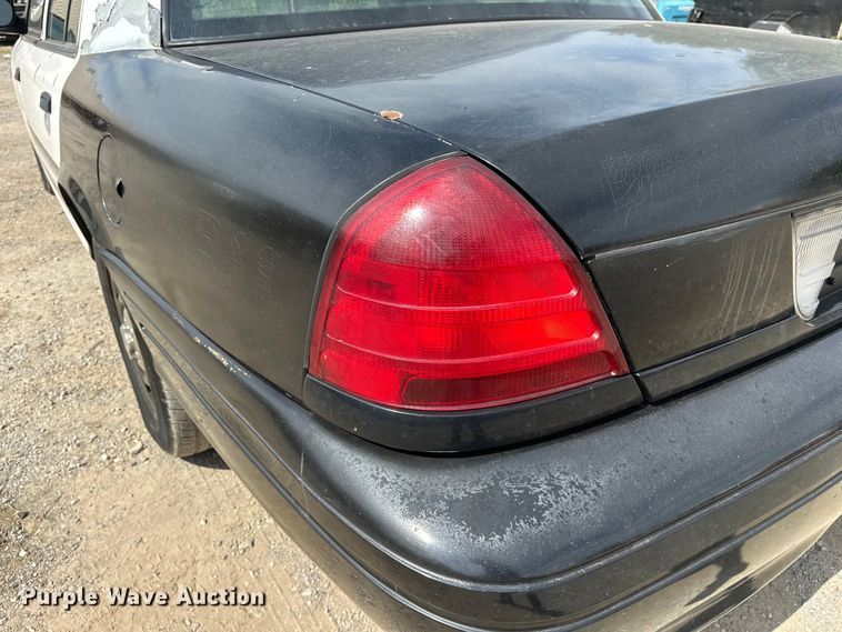 image for item NR9990 2007 Ford Crown Victoria  