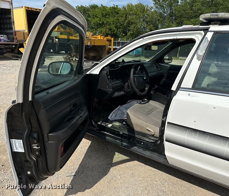 image for item NR9990 2007 Ford Crown Victoria  