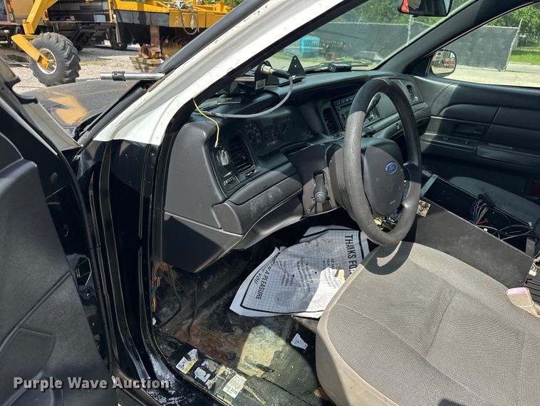 image for item NR9990 2007 Ford Crown Victoria  