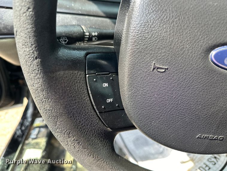 image for item NR9990 2007 Ford Crown Victoria  