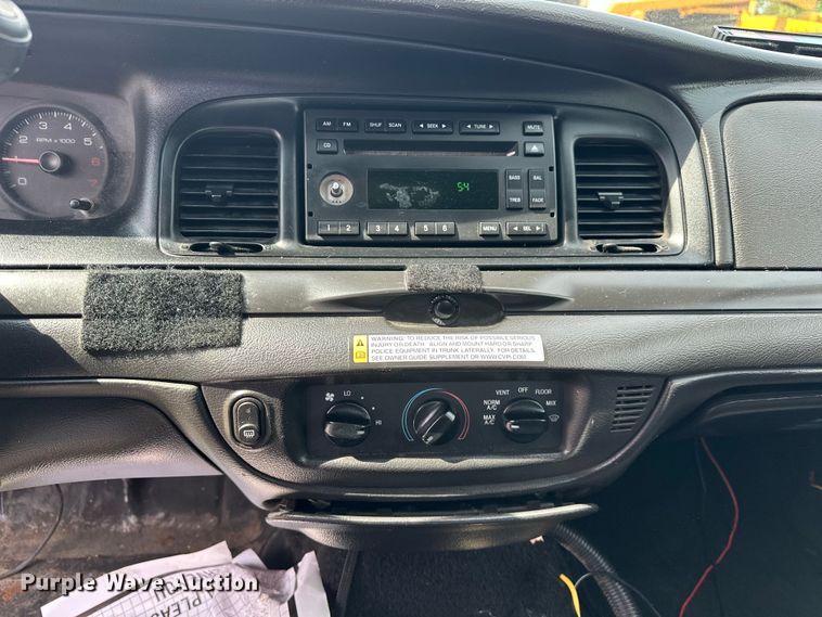 image for item NR9990 2007 Ford Crown Victoria  