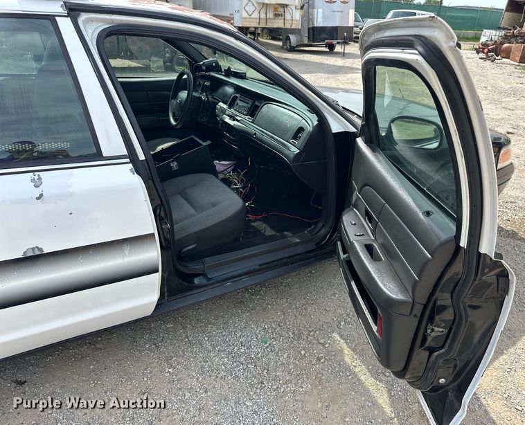 image for item NR9990 2007 Ford Crown Victoria  