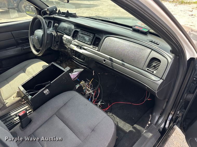 image for item NR9990 2007 Ford Crown Victoria  