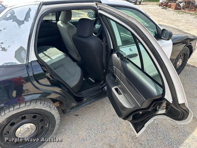 image for item NR9990 2007 Ford Crown Victoria  