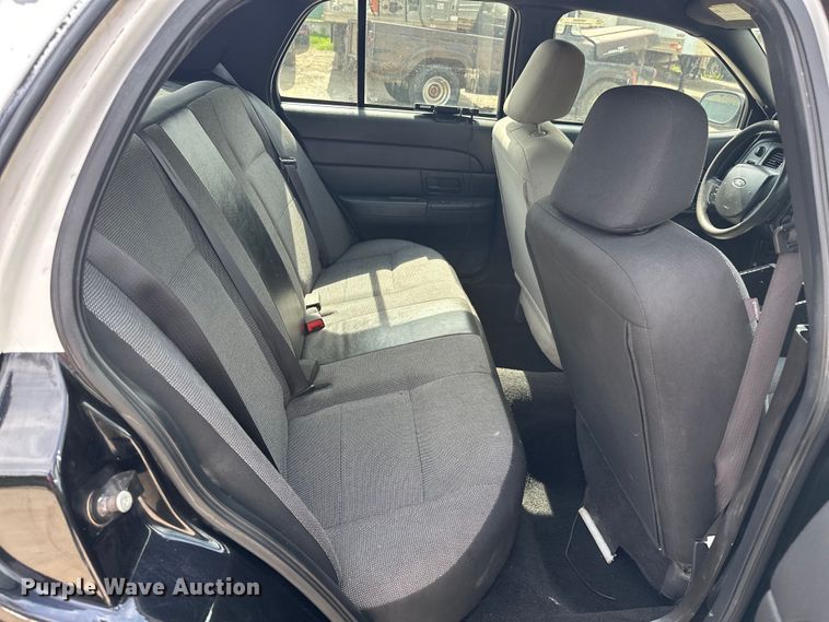 image for item NR9990 2007 Ford Crown Victoria  