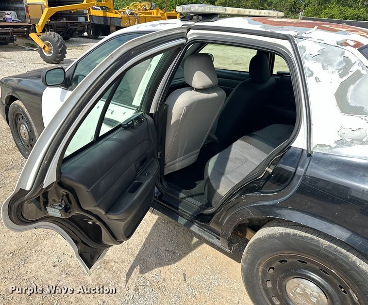 image for item NR9990 2007 Ford Crown Victoria  