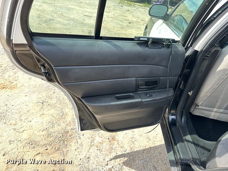 image for item NR9990 2007 Ford Crown Victoria  