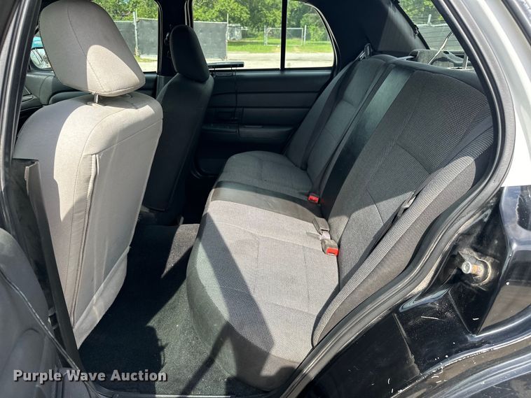 image for item NR9990 2007 Ford Crown Victoria  