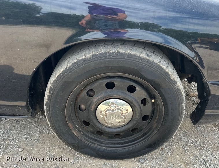 image for item NR9990 2007 Ford Crown Victoria  